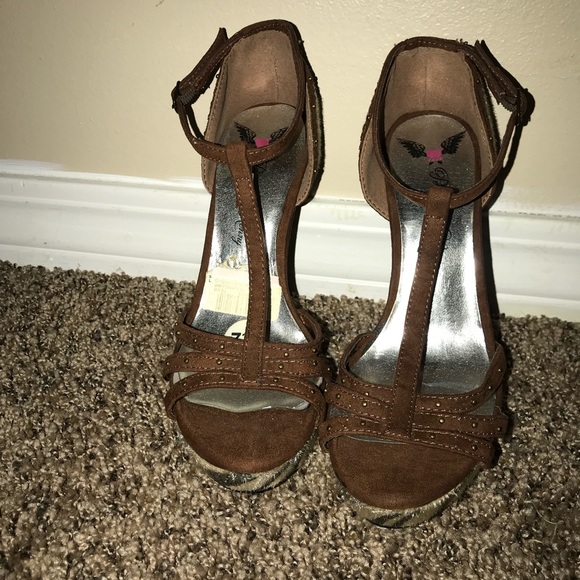 Women Heels - Picture 1 of 2